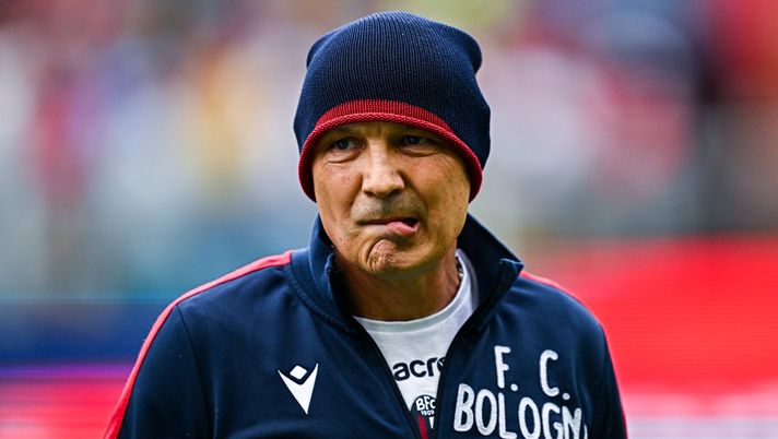 GENOA, ITALY - MAY 21: Sinisa Mihajlovic head coach of Bologna looks on prior to kick-off in the Serie A match between Genoa CFC and Bologna Fc at Stadio Luigi Ferraris on May 21, 2022 in Genoa, Italy. (Photo by Getty Images) Baldi: “Ecco come comunichiamo con Mihajlović”- immagine 1