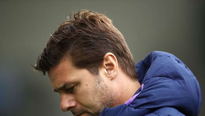 BRIGHTON, ENGLAND - OCTOBER 05: Mauricio Pochettino, Manager of Tottenham Hotspur reacts prior to the Premier League match between Brighton & Hove Albion and Tottenham Hotspur at American Express Community Stadium on October 05, 2019 in Brighton, United Kingdom. (Photo by Bryn Lennon/Getty Images) Incredibile PSG come le Isole Comore: rischia di trovarsi senza portieri in vista della sfida con il Nizza - immagine 1