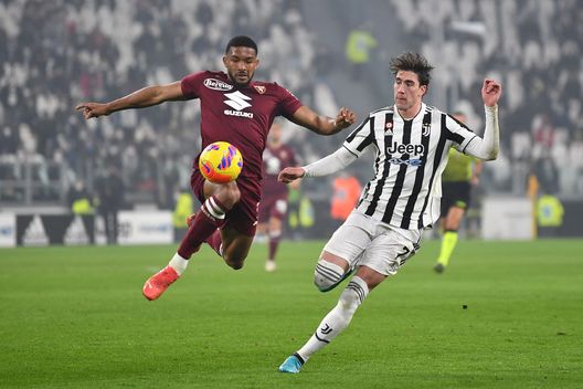 Gleison Bremer (Photo by Valerio Pennicino/Getty Images) Asllani, Bremer e la coppa Italia: i due derby aperti e quello chiuso fra Milan e Inter- immagine 2