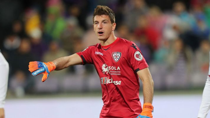FLORENCE, ITALY - OCTOBER 21: Alessio Cragno of Cagliari in action during the Serie A match between ACF Fiorentina and Cagliari at Stadio Artemio Franchi on October 21, 2018 in Florence, Italy. (Photo by Gabriele Maltinti/Getty Images) Infortunio Cragno, brutte notizie: si teme uno stop lunghissimo, quanto rischia - immagine 1