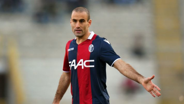 BOLOGNA, ITALY - DECEMBER 03:  Rodrigo Palacio of Bologna FC looks on during the Serie A match between Bologna FC and Cagliari Calcio at Stadio Renato Dall'Ara on December 3, 2017 in Bologna, Italy.  (Photo by Alessandro Sabattini/Getty Images)  Bologna, scelte pronte: ecco la formazione che sfiderà la Lazio, davanti torna Palacio - immagine 1
