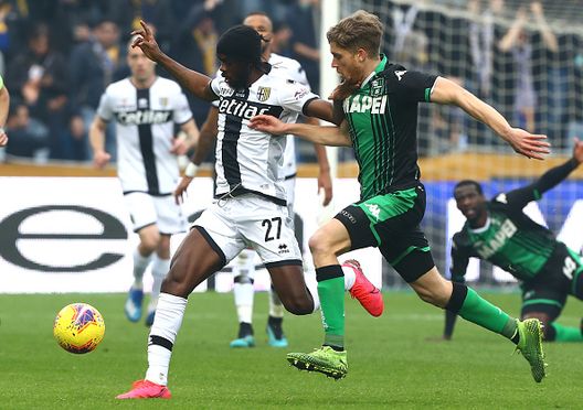 Gervinho in azione con Filippo Romagna del Sassuolo (Getty Images) Gervinho in azione con Filippo Romagna del Sassuolo (Getty Images)