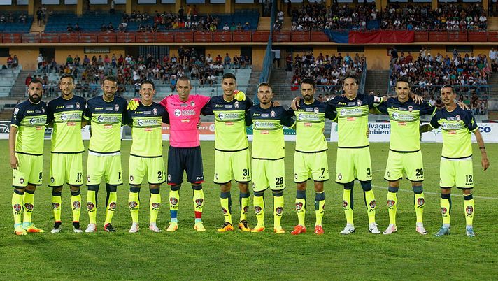 COSENZA, ITALY - AUGUST 06: Players of Crotone pose for photo prior to a pre-season friendly match between FC Crotone and Club Atletico de Madrid at Stadio Comunale Gigi Marulla on August 6, 2016 in Cosenza, Italy. (Photo by Maurizio Lagana/Getty Images) COSENZA, ITALY - AUGUST 06: Players of Crotone pose for photo prior to a pre-season friendly match between FC Crotone and Club Atletico de Madrid at Stadio Comunale Gigi Marulla on August 6, 2016 in Cosenza, Italy. (Photo by Maurizio Lagana/Getty Images)