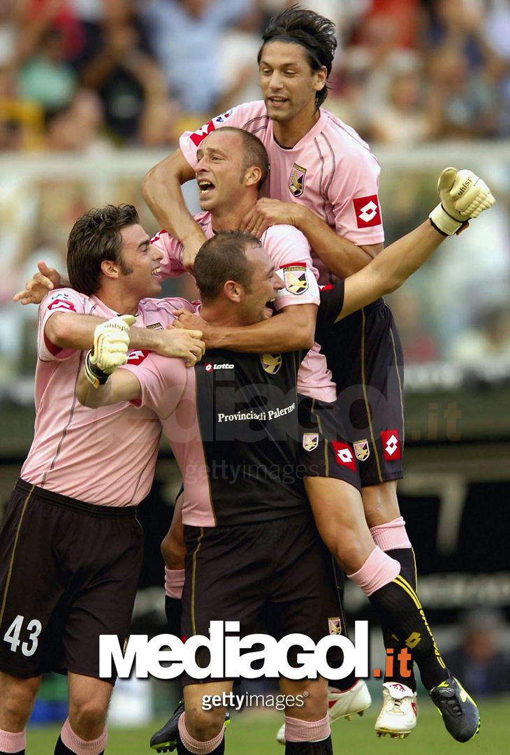  PALERMO, ITALY - SEPTEMBER 10: Palermo's Eugenio Corini celebrates a goal with team mates during the Serie A match between Palermo and Inter Milan at Renzo Barbera, September 10, 2005 in Palermo, Italy. (Photo by New Press/Getty Images) *** Local Caption *** Eugenio Corini 