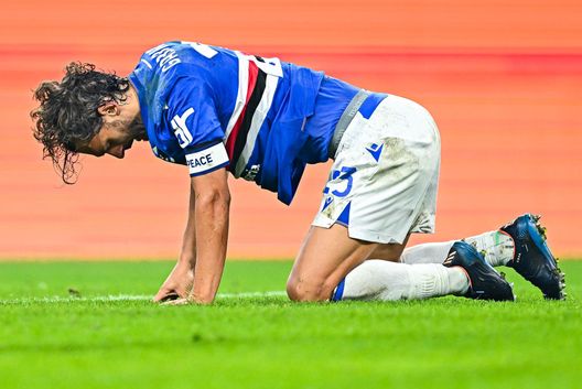 GENOA, ITALY - NOVEMBER 12: Manolo Gabbiadini of Sampdoria reacts with disappointment during the Serie A match between UC Sampdoria and US Lecce at Stadio Luigi Ferraris on November 12, 2022 in Genoa, Italy. (Photo by Simone Arveda/Getty Images) Serie A, da incubo: Sampdoria da record negativo…- immagine 2