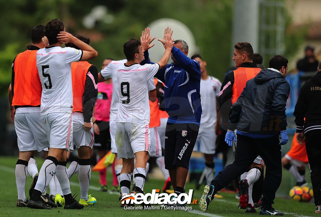  FLORENCE, ITALY - MAY 16: Kevin Cannavo' #9 of US Citta' di Palermo celebrates after scoring a goal during the SuperCoppa primavera 2 match between Novara U19 and US Citta di Palermo U19 at Centro Tecnico Federale di Coverciano on May 16, 2018 in Florence, Italy.  (Photo by Gabriele Maltinti/Getty Images) 