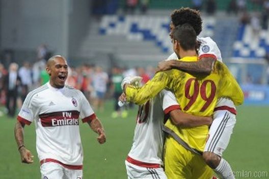 Donnarumma festeggiato dai compagni, fonte foto acmilan.com Donnarumma festeggiato dai compagni, fonte foto acmilan.com
