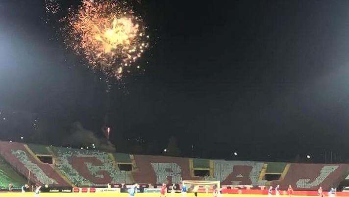 Porte chiuse e fuochi d'artificio Porte chiuse e fuochi d'artificio