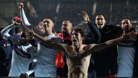BERGAMO, ITALY - FEBRUARY 10: Alvaro Odriozola (front) of ACF Fiorentina celebrates victory with his teammates at the end of the Coppa Italia match between Atalanta BC and ACF Fiorentina at Gewiss Stadium on February 10, 2022 in Bergamo, Italy. (Photo by Emilio Andreoli/Getty Images) BERGAMO, ITALY - FEBRUARY 10: Alvaro Odriozola (front) of ACF Fiorentina celebrates victory with his teammates at the end of the Coppa Italia match between Atalanta BC and ACF Fiorentina at Gewiss Stadium on February 10, 2022 in Bergamo, Italy. (Photo by Emilio Andreoli/Getty Images)
