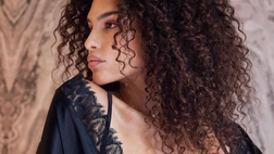Jessica Aidi si prepara per San Valentino. Intimo sexy ed elegante per lady Verratti
