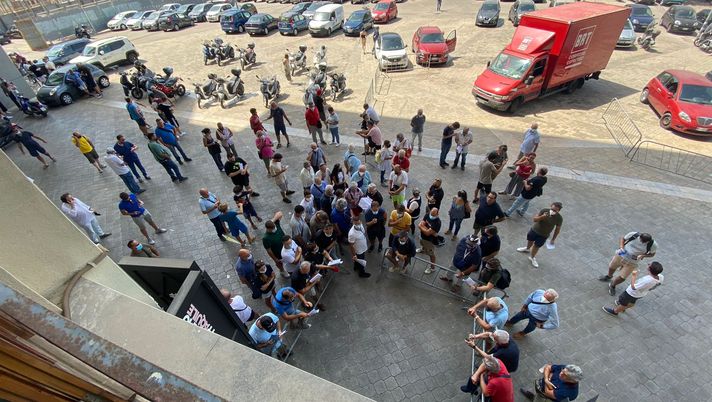 Palermo, tifosi in fila dalla sera e 500 persone in lista 