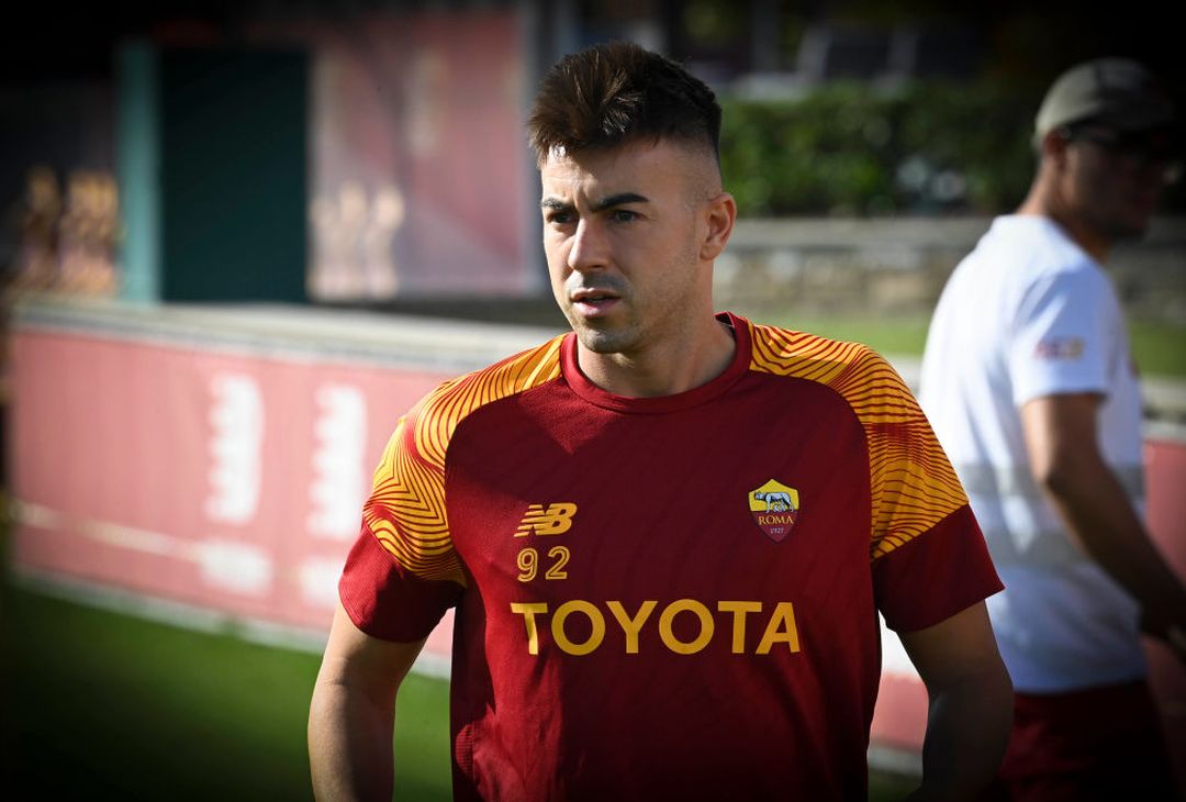 Trigoria, ripresa in vista del Betis: Karsdorp con il gruppo – FOTO GALLERY - immagine 4