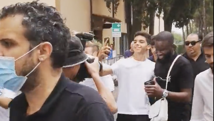 VIDEO Inizia l’avventura di Ndombele al Napoli: il francese è a Villa Stuart per le visite mediche VIDEO Inizia l’avventura di Ndombele al Napoli: il francese è a Villa Stuart per le visite mediche - immagine 1