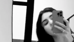 VIDEO / Michelle balla davanti allo specchio. La Sander si riprende in versione sexy