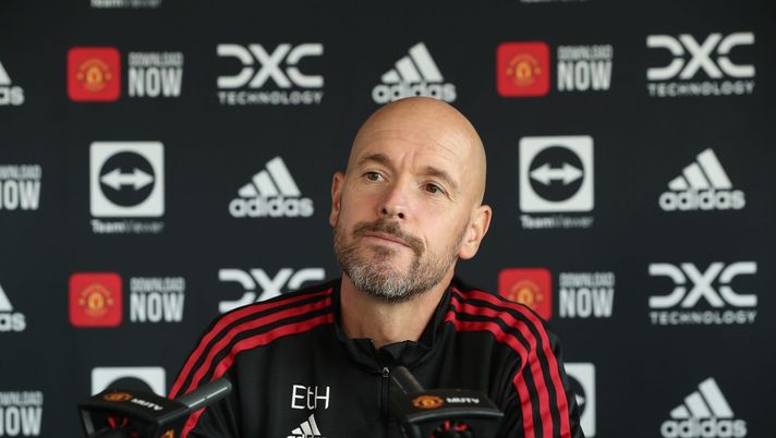 MANCHESTER, ENGLAND - AUGUST 31: (EXCLUSIVE COVERAGE) Manager Erik ten Hag of Manchester United speaks during a press conference at Carrington Training Ground on August 31, 2022 in Manchester, England. (Photo by Tom Purslow/Manchester United via Getty Images) United, ten Hag toglie Ronaldo dal mercato: “Abbiamo bisogno di calciatori come lui” - immagine 1