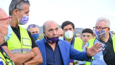 Il presidente Commisso con i tifosi al Viola Park (fonte www.acffiorentina.com) rocco-commisso