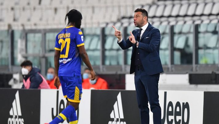 TURIN, ITALY - APRIL 21: Roberto D'Aversa, Head Coach of Parma Calcio 1913 reacts during the Serie A match between Juventus and Parma Calcio at Allianz Stadium on April 21, 2021 in Turin, Italy. Sporting stadiums around Italy remain under strict restrictions due to the Coronavirus Pandemic as Government social distancing laws prohibit fans inside venues resulting in games being played behind closed doors. (Photo by Valerio Pennicino/Getty Images ) TURIN, ITALY - APRIL 21: Roberto D'Aversa, Head Coach of Parma Calcio 1913 reacts during the Serie A match between Juventus and Parma Calcio at Allianz Stadium on April 21, 2021 in Turin, Italy. Sporting stadiums around Italy remain under strict restrictions due to the Coronavirus Pandemic as Government social distancing laws prohibit fans inside venues resulting in games being played behind closed doors. (Photo by Valerio Pennicino/Getty Images )