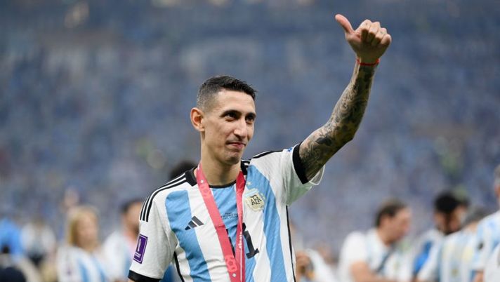 LUSAIL CITY, QATAR - DECEMBER 18: Angel Di Maria of Argentina celebrates after the FIFA World Cup Qatar 2022 Final match between Argentina and France at Lusail Stadium on December 18, 2022 in Lusail City, Qatar. (Photo by Dan Mullan/Getty Images) Di Maria: “Nazionale, non mi ritiro: continuo sicuramente, è unico! Questo giovane…” - immagine 1