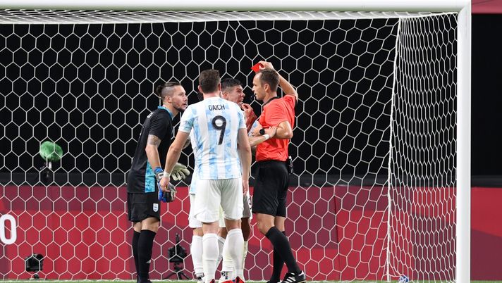 SAPPORO, JAPAN - JULY 22: Francisco Ortega #19 of Team Argentina is shown a red card by Match Referee, Srdan Jovanovic during the Men's First Round Group C match between Argentina and Australia during the Tokyo 2020 Olympic Games at Sapporo Dome on July 22, 2021 in Sapporo, Hokkaido, Japan. (Photo by Masashi Hara/Getty Images) SAPPORO, JAPAN - JULY 22: Francisco Ortega #19 of Team Argentina is shown a red card by Match Referee, Srdan Jovanovic during the Men's First Round Group C match between Argentina and Australia during the Tokyo 2020 Olympic Games at Sapporo Dome on July 22, 2021 in Sapporo, Hokkaido, Japan. (Photo by Masashi Hara/Getty Images)