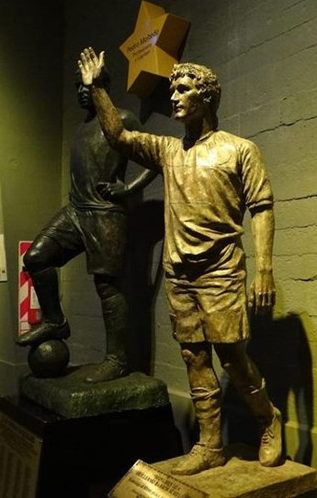 Foto, ecco la statua che il Boca Juniors ha dedicato a Guillermo Barros Schelotto 