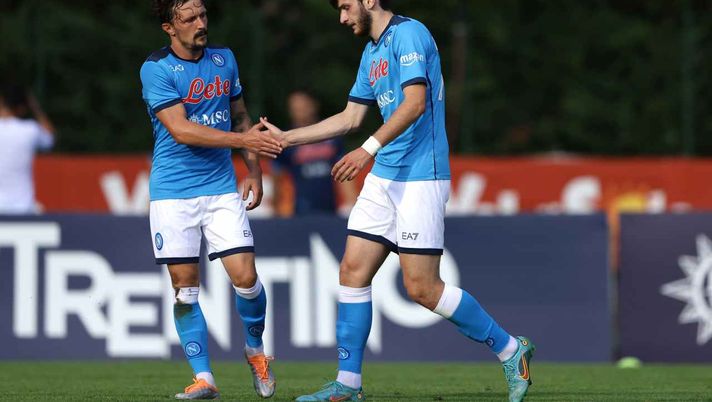 Foto Alessandro Garofalo/LaPresse
14 luglio 2022 Dimaro, Italia
sport calcio
Amichevole estiva SSC Napoli vs Anaune
Nella foto: Khvicha Kvaratskhelia (SSC Napoli);esulta dopo il gol 4-0
Photo Alessandro Garofalo/LaPresse
July 14, 2022 Dimaro, italy
sport soccer
SSC Napoli vs Anaune - summer friendly match
In the pic: Khvicha Kvaratskhelia (SSC Napoli); celebrates after scoring goal 4-0 Clamoroso, Paolo Specchia attacca Kvara: “Dà meno degli altri, deve fare di più!” - immagine 1