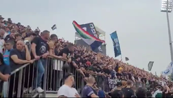 Il settore ospiti intona un coro per gli azzurri: “Noi vogliamo gente che lotta!”