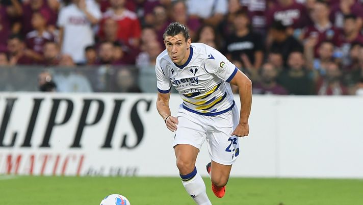 SALERNO, ITALY - SEPTEMBER 22: Giangiacomo Magnani of Hellas Verona during the Serie A match between US Salernitana v Hellas Verona FC at Stadio Arechi on September 22, 2021 in Salerno, Italy. (Photo by Francesco Pecoraro/Getty Images) Mercato – Di Marzio: possibile scambio Magnani-Mbaye - immagine 1
