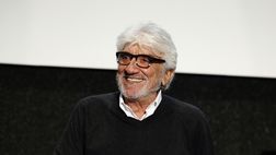 Addio a Gigi Proietti, il grande attore si spegne nel giorno dei suoi 80 anni. De Laurentiis: “Se ne va un amico”