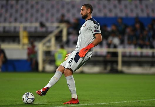 FLORENCE, ITALY - SEPTEMBER 02: Gianluigi Donnarumma of Italy in action during the 2022 FIFA World Cup Qualifier match between Italy and Bulgaria at Artemio Franchi on September 02, 2021 in Florence, . (Photo by Alessandro Sabattini/Getty Images) Donnarumma: “Se volete colpevolizzarmi fate pure, io guardo avanti. Chiedo scusa ai tifosi, ripartiremo” - immagine 1
