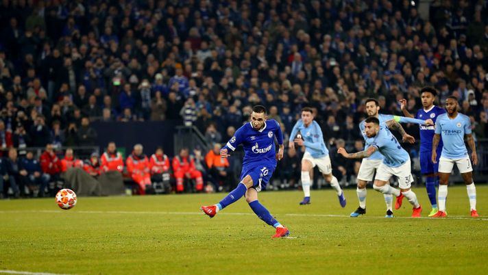 GELSENKIRCHEN, GERMANY - FEBRUARY 20: Nabil Bentaleb #10 of Schalke scores the equalizing goal by penalty kick during the UEFA Champions League Round of 16 First Leg match between FC Schalke 04 and Manchester City at Veltins-Arena on February 20, 2019 in Gelsenkirchen, Germany. (Photo by Maja Hitij/Bongarts/Getty Images) GELSENKIRCHEN, GERMANY - FEBRUARY 20: Nabil Bentaleb #10 of Schalke scores the equalizing goal by penalty kick during the UEFA Champions League Round of 16 First Leg match between FC Schalke 04 and Manchester City at Veltins-Arena on February 20, 2019 in Gelsenkirchen, Germany. (Photo by Maja Hitij/Bongarts/Getty Images)