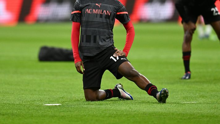 MILAN, ITALY - FEBRUARY 25: Rafael Leao of AC Milan warms up ahead before the Serie A match between AC Milan and Udinese Calcio at Stadio Giuseppe Meazza on February 25, 2022 in Milan, Italy. (Photo by Claudio Villa/AC Milan via Getty Images) MILAN, ITALY - FEBRUARY 25: Rafael Leao of AC Milan warms up ahead before the Serie A match between AC Milan and Udinese Calcio at Stadio Giuseppe Meazza on February 25, 2022 in Milan, Italy. (Photo by Claudio Villa/AC Milan via Getty Images)
