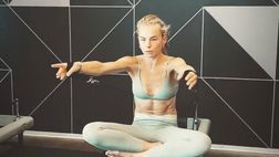 VIDEO / Lady de Ligt concentratissima: la modella si tiene in forma con il pilates