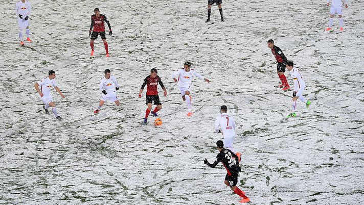 Svezia: guerra tra il Djurgardens ed i suoi tifosi a suon di&#8230; palle di neve! 