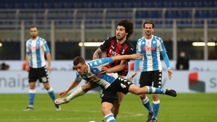 MILAN, ITALY - MARCH 14: Diego Demme of Napoli is challenged by Sandro Tonali of AC Milan during the Serie A match between AC Milan and SSC Napoli at Stadio Giuseppe Meazza on March 14, 2021 in Milan, Italy. Sporting stadiums around Italy remain under strict restrictions due to the Coronavirus Pandemic as Government social distancing laws prohibit fans inside venues resulting in games being played behind closed doors. (Photo by Marco Luzzani/Getty Images) Questa sera c’è Milan-Napoli: scontro diretto tra i due migliori attacchi - immagine 1