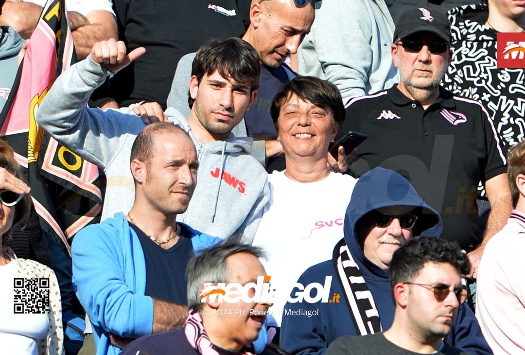 FOTOTIFO Palermo-Como 3-0, gli scatti ai tifosi al “Renzo Barbera” (GALLERY)- immagine 1
