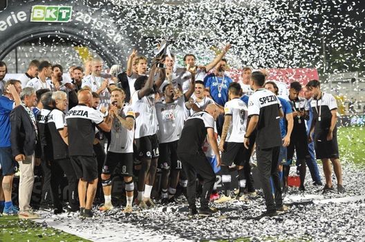 Lo Spezia festeggia Lo Spezia festeggia