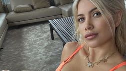 Wanda Nara si gusta un mate nella casa di Milano: la scollatura è davvero bollente