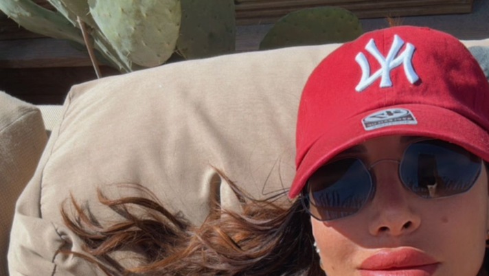 Enza De Cristofaro, al via con la tintarella. Décolleté super per lady D’Ambrosio - immagine 1