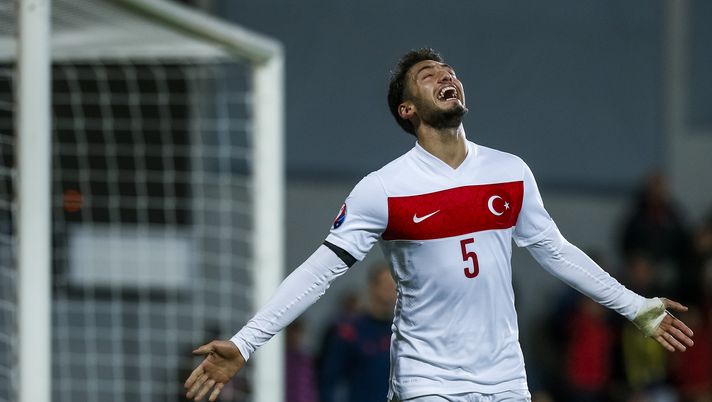 Hakan Calhanoglu, centrocampista del Milan e della Turchia (credits: GETTY Images) 
