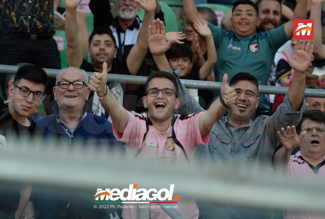 Fototifo, i tifosi allo stadio per Palermo-Feralpisaló 1-0 (gallery) - immagine 57