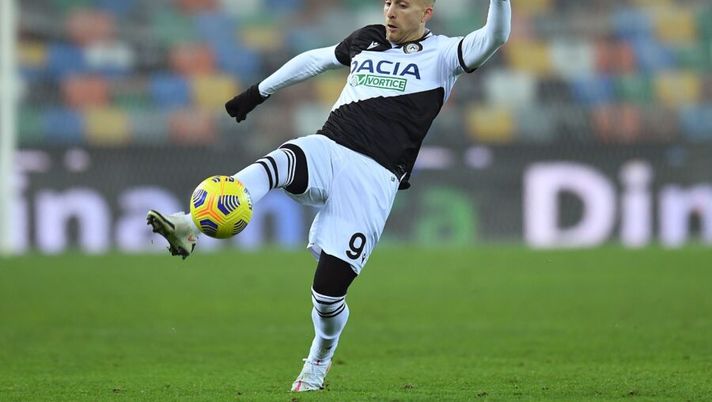 UDINE, ITALY - DECEMBER 15: Gerard Deulofeu of Udinese Calcio controls the ball during the Serie A match between Udinese Calcio and FC Crotone at Dacia Arena on December 15, 2020 in Udine, Italy. (Photo by Alessandro Sabattini/Getty Images) Udinese, Deulofeu deve uscire per infortunio: fuori dopo 7 minuti, il voto… - immagine 1