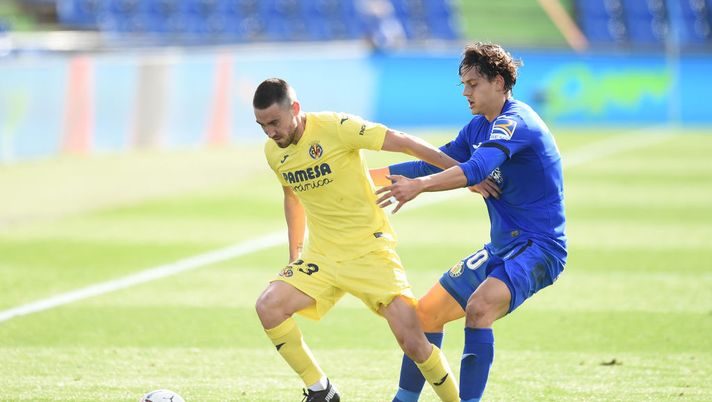 GETAFE, SPAIN - NOVEMBER 08: Moi Gomez of Villarreal is challenged by Mauro Arambarri of Getafe during the La Liga Santander match between Getafe CF and Villarreal CF at Coliseum Alfonso Perez on November 08, 2020 in Getafe, Spain. Sporting stadiums around Spain remain under strict restrictions due to the Coronavirus Pandemic as Government social distancing laws prohibit fans inside venues resulting in games being played behind closed doors. (Photo by Denis Doyle/Getty Images) GETAFE, SPAIN - NOVEMBER 08: Moi Gomez of Villarreal is challenged by Mauro Arambarri of Getafe during the La Liga Santander match between Getafe CF and Villarreal CF at Coliseum Alfonso Perez on November 08, 2020 in Getafe, Spain. Sporting stadiums around Spain remain under strict restrictions due to the Coronavirus Pandemic as Government social distancing laws prohibit fans inside venues resulting in games being played behind closed doors. (Photo by Denis Doyle/Getty Images)