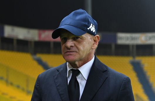 PARMA, ITALY - NOVEMBER 07: Giuseppe Iachini head coach of ACF Fiorentina looks on during the Serie A match between Parma Calcio and ACF Fiorentina at Stadio Ennio Tardini on November 07, 2020 in Parma, Italy. (Photo by Alessandro Sabattini/Getty Images) Iachini su Vlahovic: “Mi stupì. Facevamo lavori specifici per farlo crescere”- immagine 2