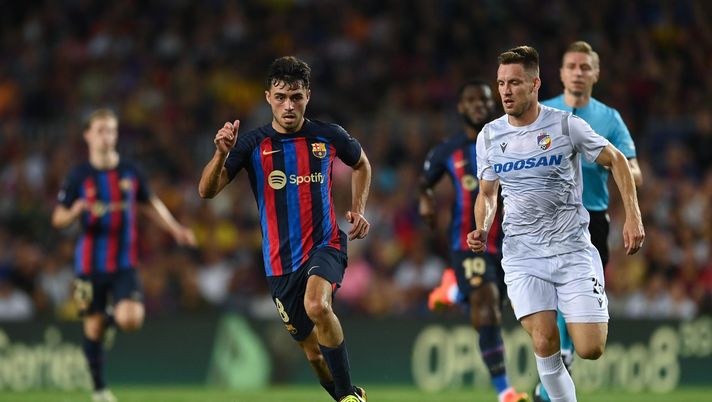 BARCELONA, SPAIN - SEPTEMBER 07: Pedri of FC Barcelona runs with the ball while under pressure from Lukas Kalvach of Viktoria Plzen during the UEFA Champions League group C match between FC Barcelona and Viktoria Plzen at Spotify Camp Nou on September 07, 2022 in Barcelona, Spain. (Photo by David Ramos/Getty Images) Viktoria Plzen, Kalvach: “Inter più giocabile rispetto a Barcellona e Bayern” - immagine 1