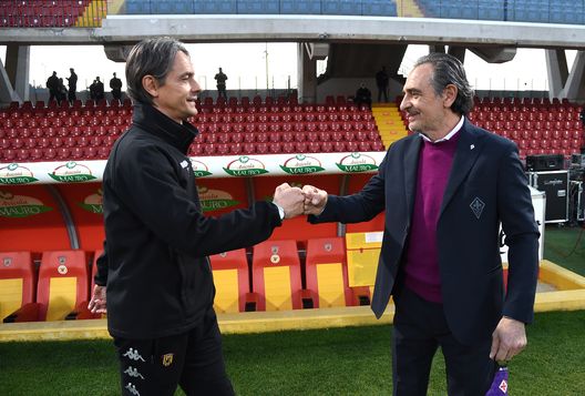 BENEVENTO, ITALY - MARCH 13: Cesare Prandelli, Head Coach of ACF Fiorentina and Filippo Inzaghi, Head Coach of Benevento Calcio fist bump prior to the Serie A match between Benevento Calcio and ACF Fiorentina at Stadio Ciro Vigorito on March 13, 2021 in Benevento, Italy. Sporting stadiums around Italy remain under strict restrictions due to the Coronavirus Pandemic as Government social distancing laws prohibit fans inside venues resulting in games being played behind closed doors. (Photo by Francesco Pecoraro/Getty Images) BENEVENTO, ITALY - MARCH 13: Cesare Prandelli, Head Coach of ACF Fiorentina and Filippo Inzaghi, Head Coach of Benevento Calcio fist bump prior to the Serie A match between Benevento Calcio and ACF Fiorentina at Stadio Ciro Vigorito on March 13, 2021 in Benevento, Italy. Sporting stadiums around Italy remain under strict restrictions due to the Coronavirus Pandemic as Government social distancing laws prohibit fans inside venues resulting in games being played behind closed doors. (Photo by Francesco Pecoraro/Getty Images)