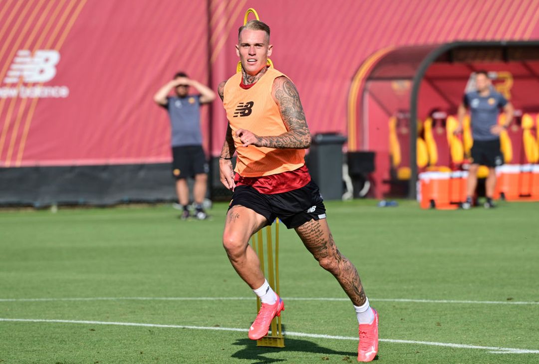  ROME, ITALY - JULY 16:  Rick Karsdorp of AS Roma during an AS Roma training session at Centro Sportivo Fulvio Bernardini on July 16, 2021 in Rome, Italy. (Photo by Luciano Rossi/AS Roma via Getty Images)  