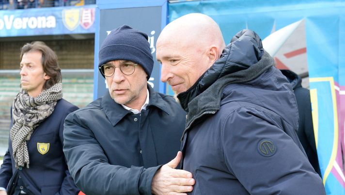 VERONA, ITALY - FEBRUARY 11: Head coach of Chievo Verona Rolando Maran shakes hands with Head coach of Genoa Davide Ballardini during the serie A match between AC Chievo Verona and Genoa CFC at Stadio Marc'Antonio Bentegodi on February 11, 2018 in Verona, Italy. (Photo by Dino Panato/Getty Images) VERONA, ITALY - FEBRUARY 11: Head coach of Chievo Verona Rolando Maran shakes hands with Head coach of Genoa Davide Ballardini during the serie A match between AC Chievo Verona and Genoa CFC at Stadio Marc'Antonio Bentegodi on February 11, 2018 in Verona, Italy. (Photo by Dino Panato/Getty Images)