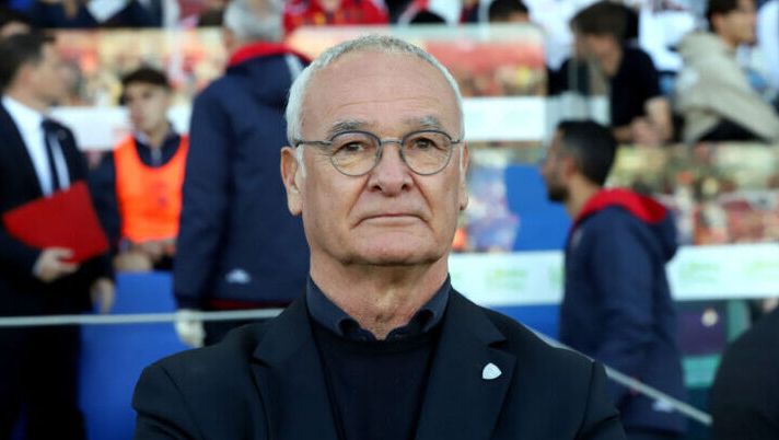 CAGLIARI, ITALY - APRIL 07: Cagliari's coach Claudio Ranieri looks on during the Serie A TIM match between Cagliari and Atalanta BC - Serie A TIM at Sardegna Arena on April 07, 2024 in Cagliari, Italy. (Photo by Enrico Locci/Getty Images) (Photo by Enrico Locci/Getty Images) Ranieri: “Perché ho chiesto scusa a Shomurodov! Augello, Luvumbo e Viola…” - immagine 1
