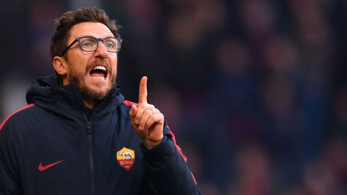 AS Roma's coach Eusebio Di Francesco reacts during the Italian Serie A football match Genoa Vs AS Roma on November 26, 2017 at the 'Luigi Ferraris' Stadium in Genoa. / AFP PHOTO / MARCO BERTORELLO (Photo credit should read MARCO BERTORELLO/AFP/Getty Images) Roma, rischia Strootman: due cambi di formazione per Di Francesco in vista del Sassuolo - immagine 1