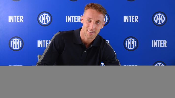 Inter, Frattesi e il suo santino: l’autografo alla tifosa per l’esame per la patente - immagine 1